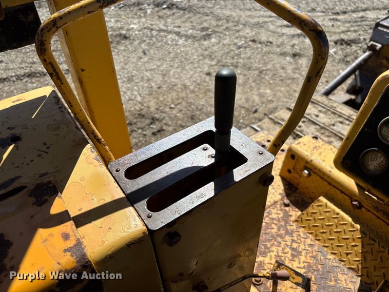 image for item FC5714 1989 Komatsu D53A-17 dozer