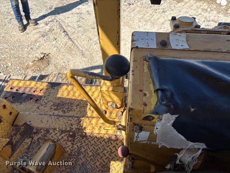 image for item FC5714 1989 Komatsu D53A-17 dozer