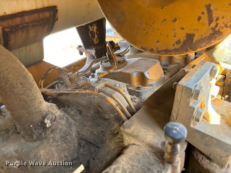 image for item FC5714 1989 Komatsu D53A-17 dozer
