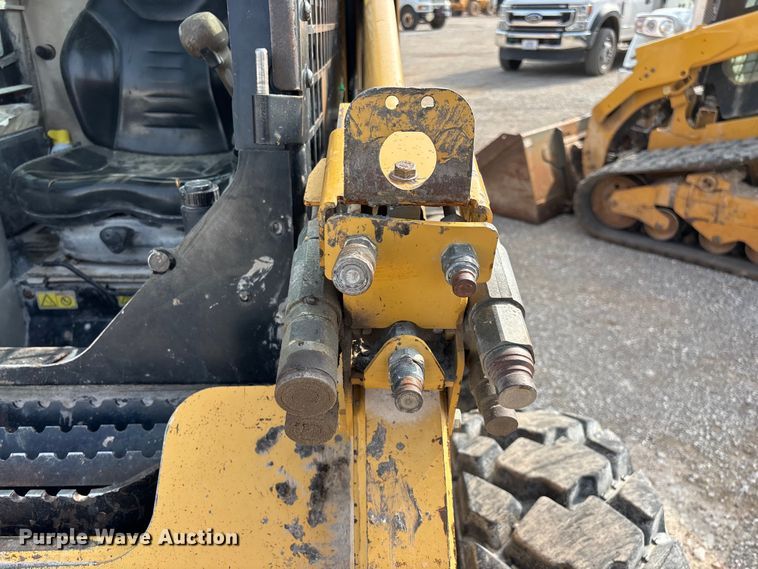 image for item FG0322 2006 Caterpillar 248B skid steer loader