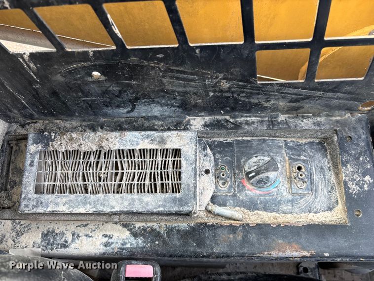 image for item FG0322 2006 Caterpillar 248B skid steer loader
