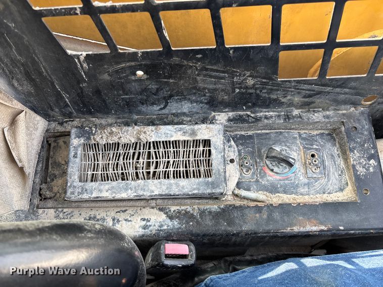 image for item FG0322 2006 Caterpillar 248B skid steer loader