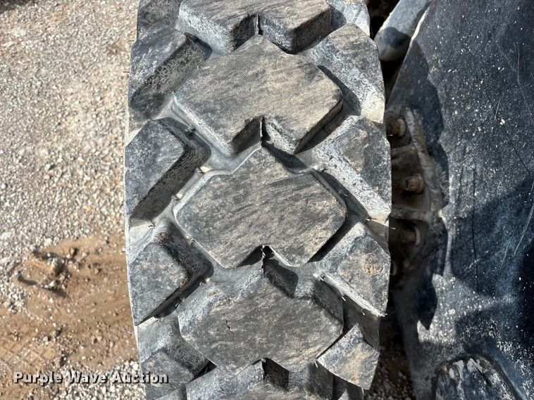 image for item FG0322 2006 Caterpillar 248B skid steer loader