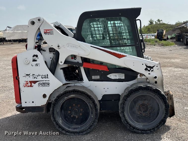 image for item FG0323 2018 Bobcat S590 skid steer loader