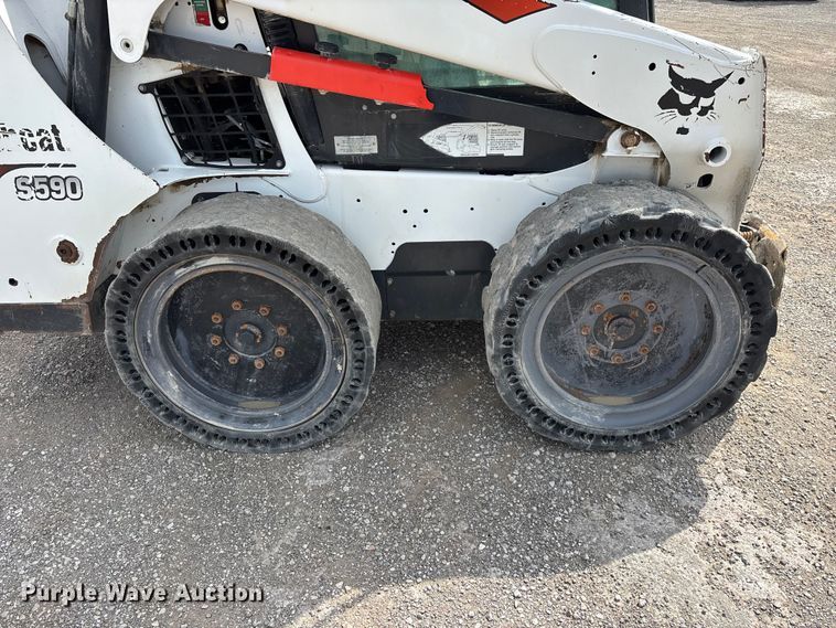 image for item FG0323 2018 Bobcat S590 skid steer loader
