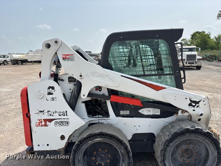 image for item FG0323 2018 Bobcat S590 skid steer loader