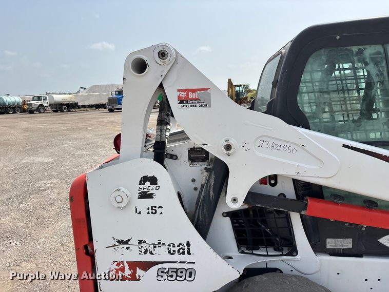 image for item FG0323 2018 Bobcat S590 skid steer loader