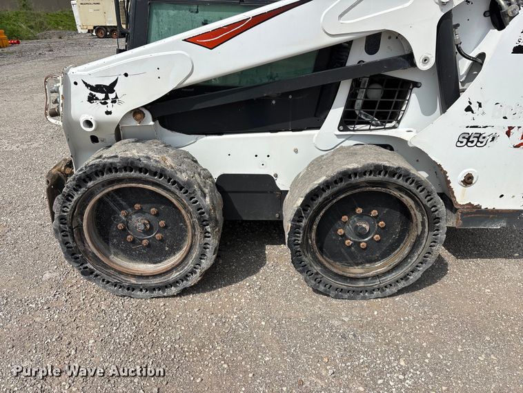 image for item FG0323 2018 Bobcat S590 skid steer loader