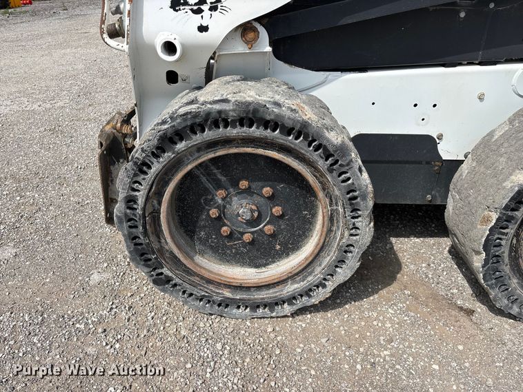 image for item FG0323 2018 Bobcat S590 skid steer loader