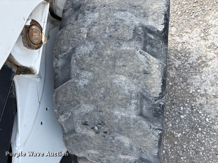image for item FG0323 2018 Bobcat S590 skid steer loader