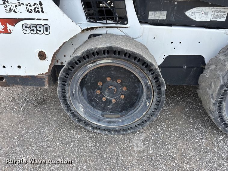 image for item FG0323 2018 Bobcat S590 skid steer loader