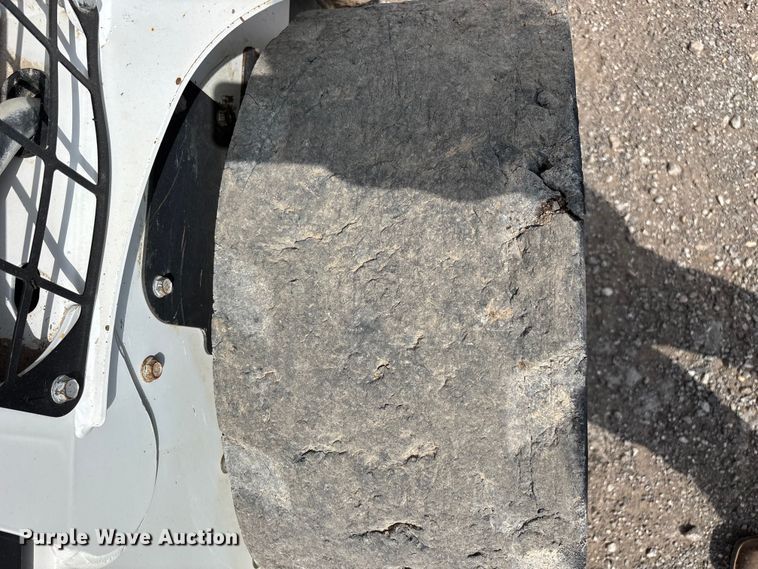 image for item FG0323 2018 Bobcat S590 skid steer loader