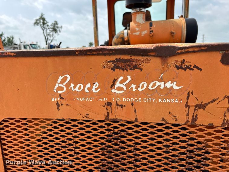 image for item FG0325 1993 Broce Broom RC300 broom