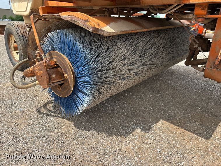 image for item FG0325 1993 Broce Broom RC300 broom