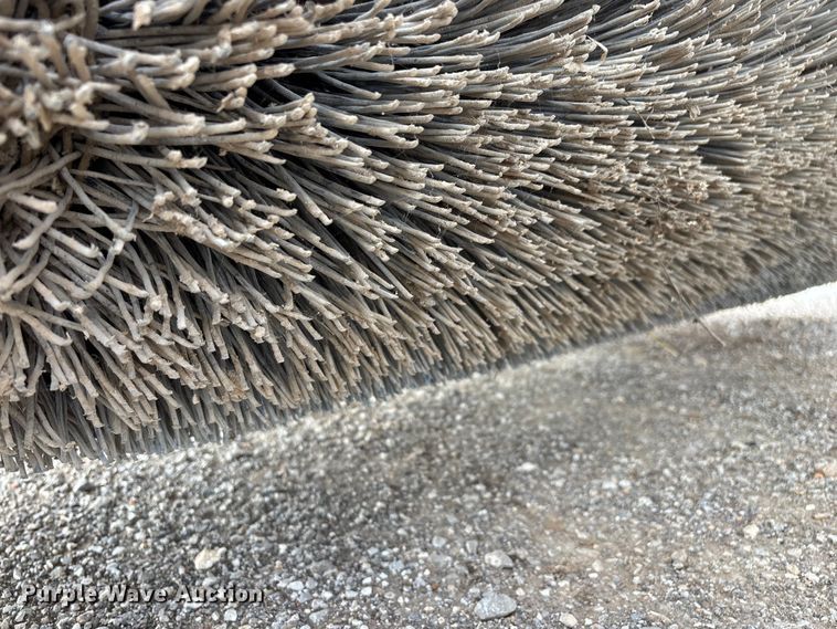 image for item FG0325 1993 Broce Broom RC300 broom