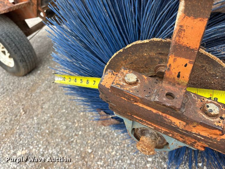 image for item FG0325 1993 Broce Broom RC300 broom