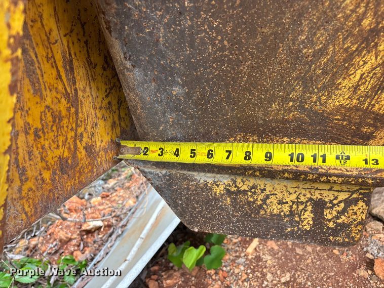 image for item FG0326 Komatsu HM300 haul truck bed