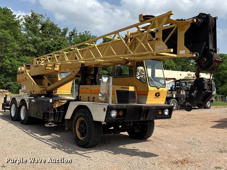 image for item FG0327 Grove 6425G crane truck