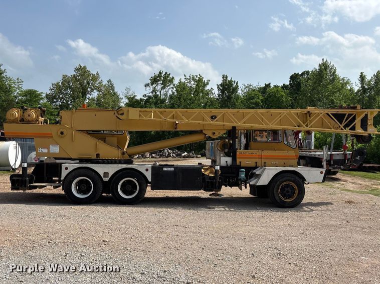 image for item FG0327 Grove 6425G crane truck