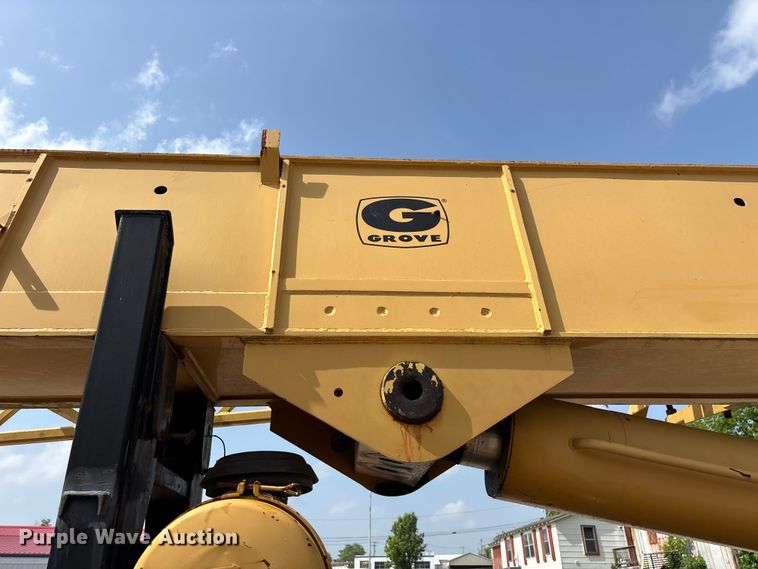image for item FG0327 Grove 6425G crane truck