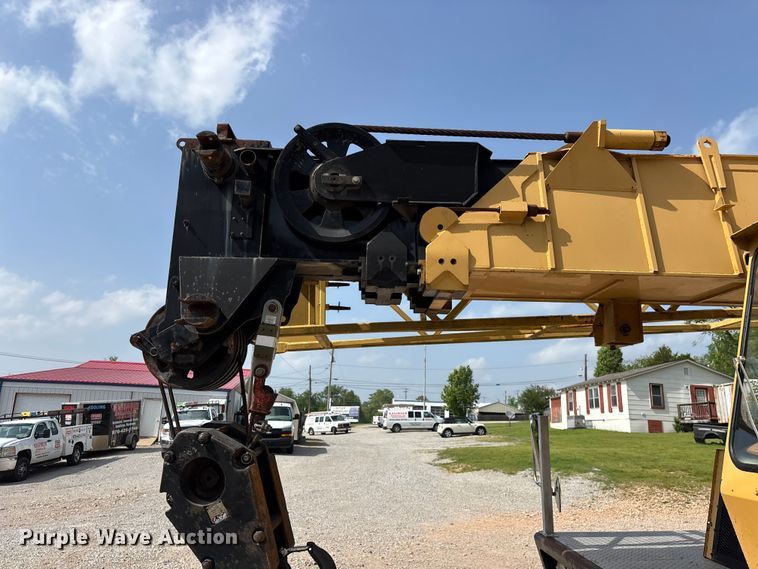 image for item FG0327 Grove 6425G crane truck