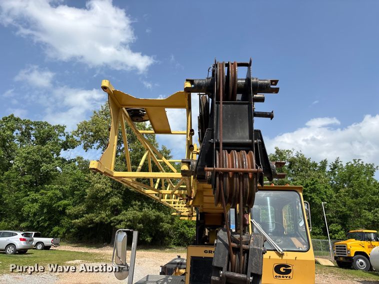 image for item FG0327 Grove 6425G crane truck