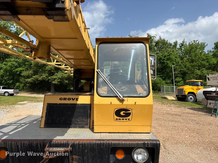 image for item FG0327 Grove 6425G crane truck