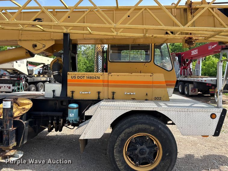 image for item FG0327 Grove 6425G crane truck