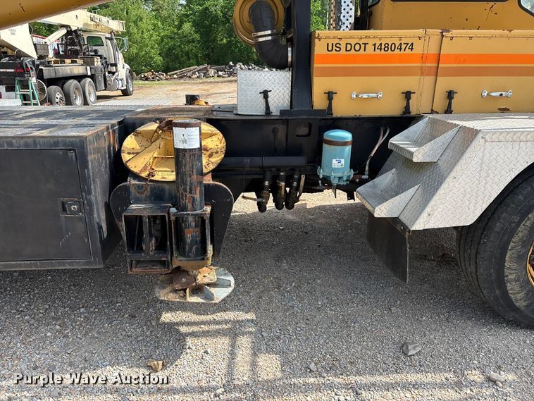 image for item FG0327 Grove 6425G crane truck