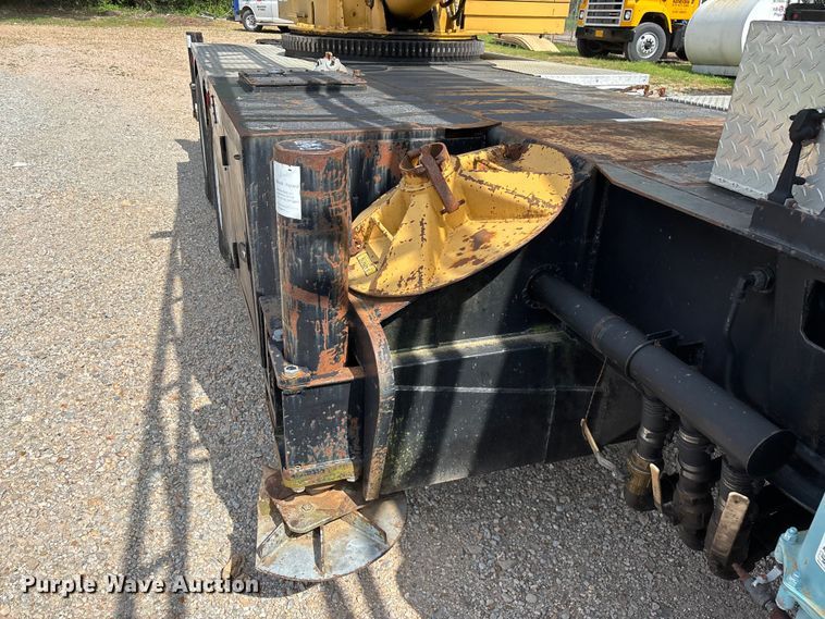 image for item FG0327 Grove 6425G crane truck