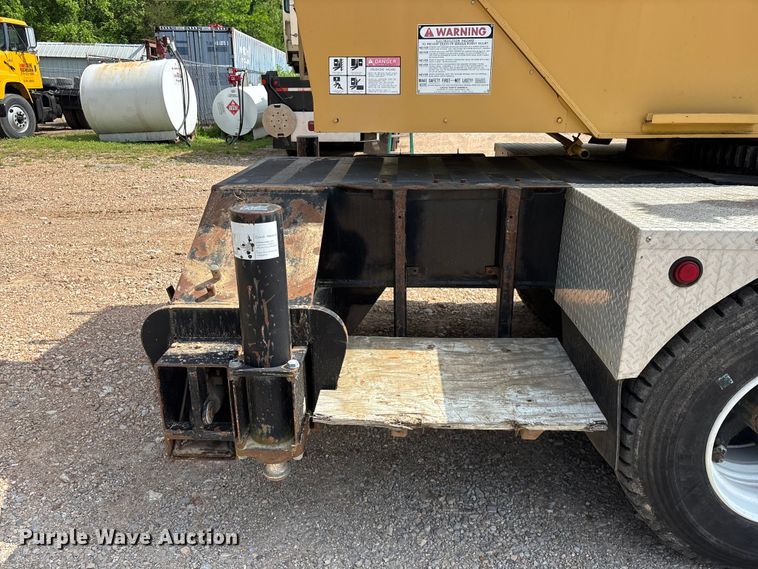 image for item FG0327 Grove 6425G crane truck