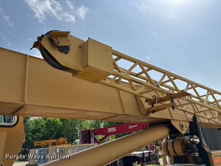 image for item FG0327 Grove 6425G crane truck