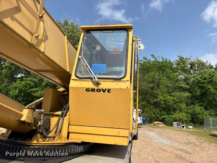 image for item FG0327 Grove 6425G crane truck