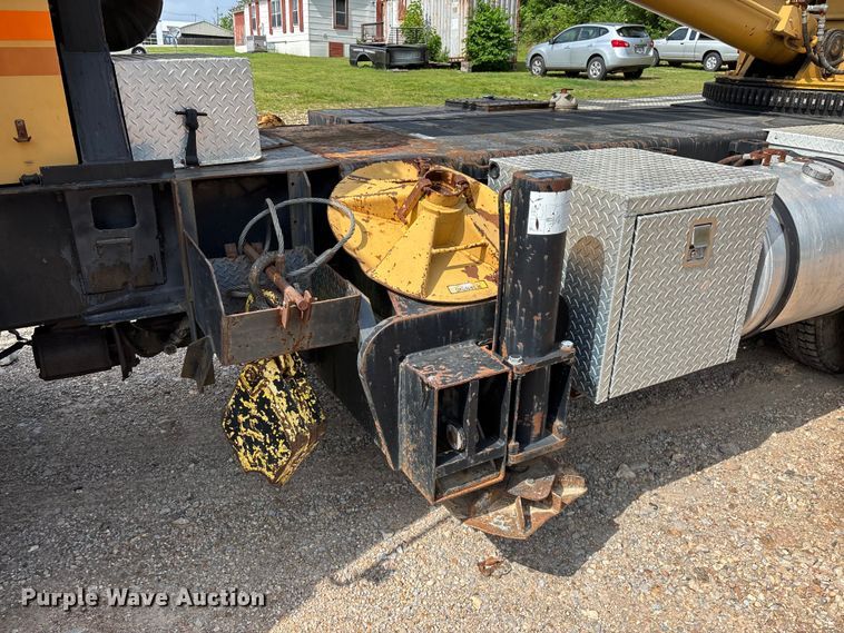 image for item FG0327 Grove 6425G crane truck