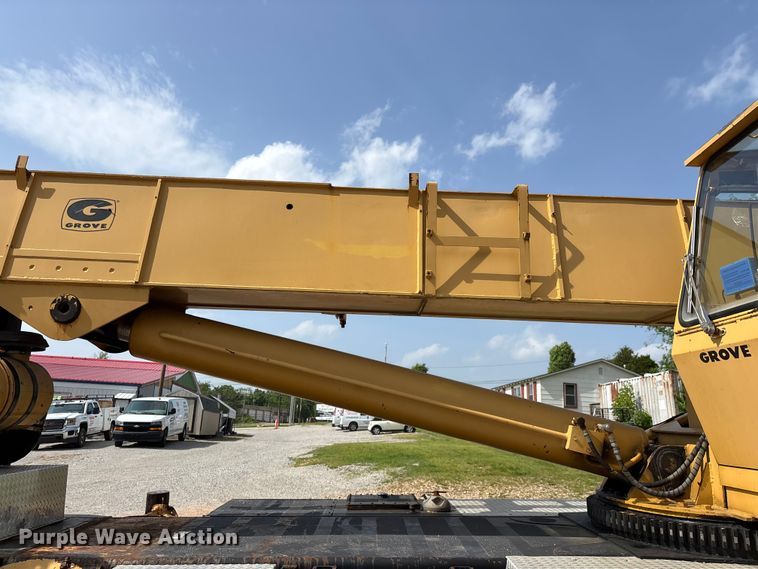 image for item FG0327 Grove 6425G crane truck