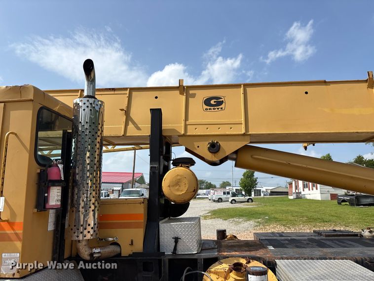 image for item FG0327 Grove 6425G crane truck