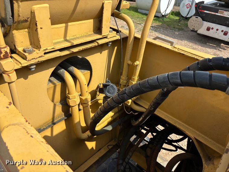image for item FG0327 Grove 6425G crane truck