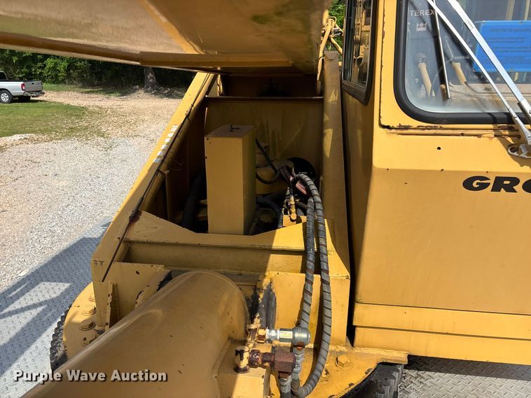 image for item FG0327 Grove 6425G crane truck