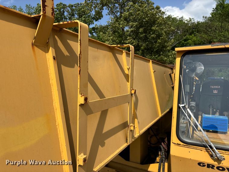 image for item FG0327 Grove 6425G crane truck