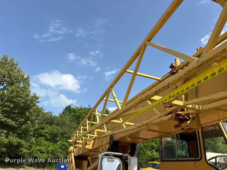 image for item FG0327 Grove 6425G crane truck