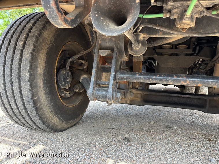 image for item FG0327 Grove 6425G crane truck