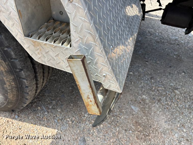 image for item FG0327 Grove 6425G crane truck
