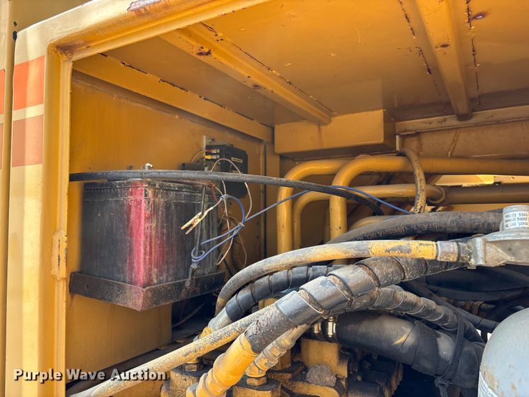 image for item FG0327 Grove 6425G crane truck