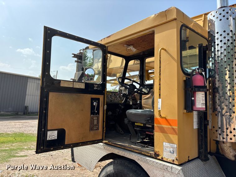 image for item FG0327 Grove 6425G crane truck