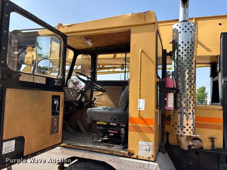 image for item FG0327 Grove 6425G crane truck
