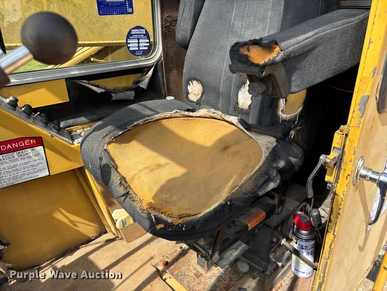 image for item FG0327 Grove 6425G crane truck