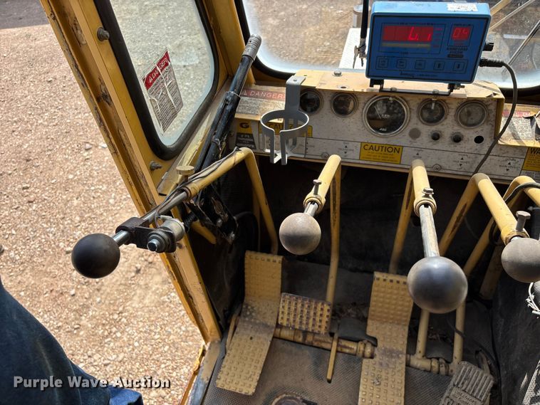 image for item FG0327 Grove 6425G crane truck