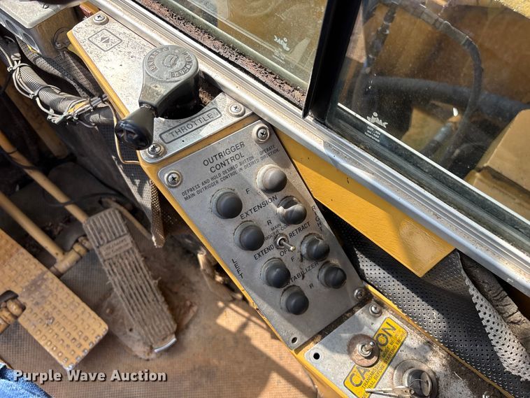 image for item FG0327 Grove 6425G crane truck