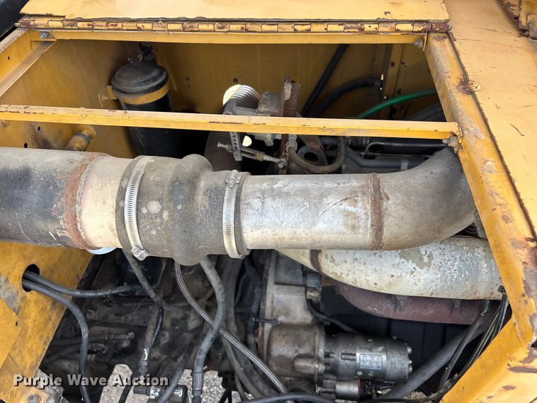image for item FG0327 Grove 6425G crane truck