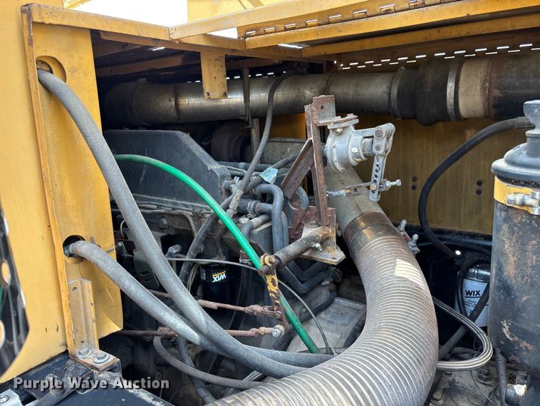 image for item FG0327 Grove 6425G crane truck